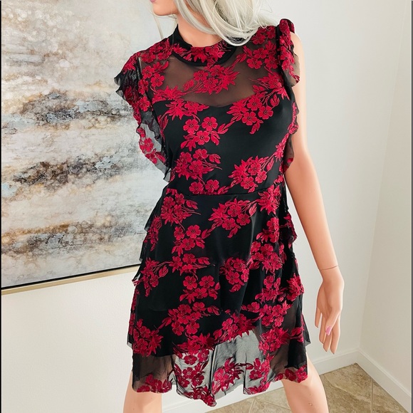 NWT ROMEO & JULIET COUTURE $175 Tiered Black and Red Lace DRESS Small - Picture 8 of 15